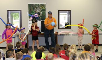 Mr. Twister entertains children at Fulda City Hall