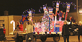 Holiday  Parade of Lights de‘lights’ crowd Saturday evening