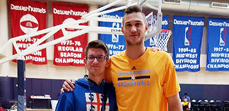 Andrea Mastrofrancesco  meets Nuggets player Danilo Gallinari