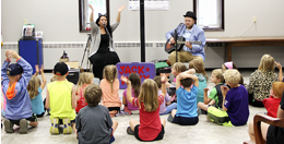 Jack and Kitty entertain crowd at Fulda City Hall