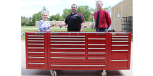 Witzel donates tool box