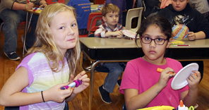 Fulda students create table centerpieces for Parade of Lights UFFDA Hotdish Cook-Off