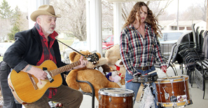 Impromptu concert brightens  Maple Lawn residents’ day